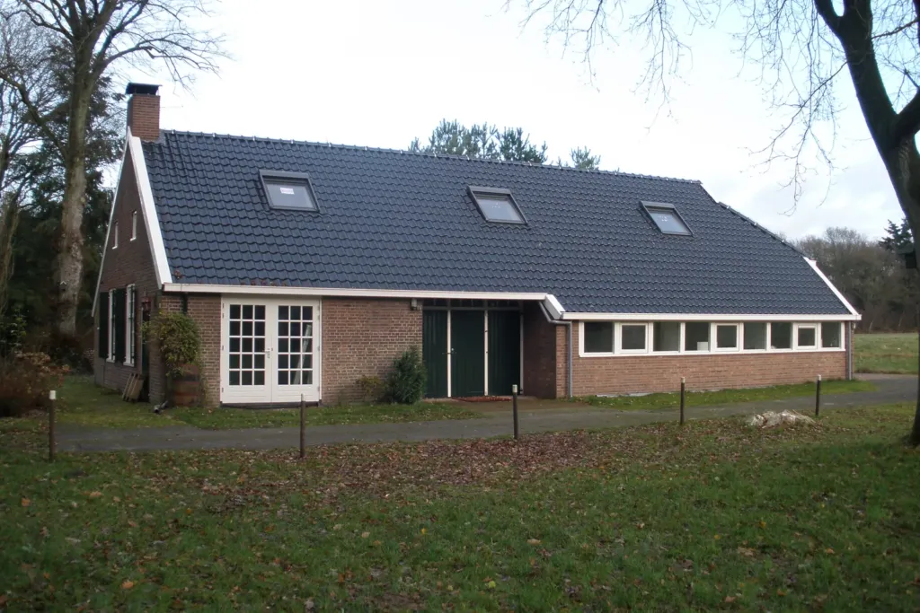 Verbouwde woning met een nieuwe aanbouw en dakramen
